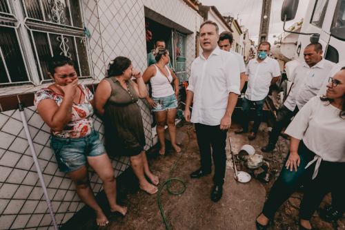 Após