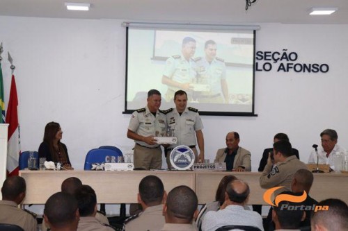 Policiais