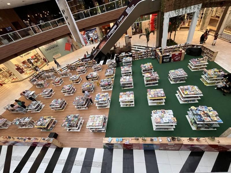Feira de livros chega ao Shopping Paralela com promoção especial