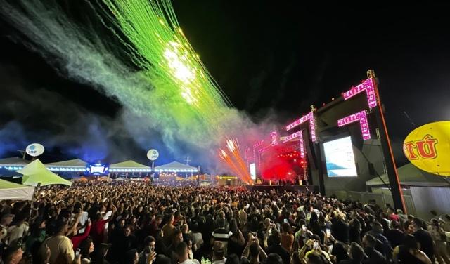 Prefeita Vilma Negromonte recepciona artistas e políticos em megafesta de Santo Antônio