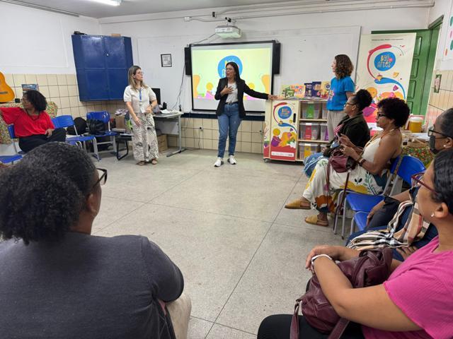 Projeto Baú das Artes leva ensino lúdico a mais de 1.600 alunos de cinco escolas municipais em Camaçari