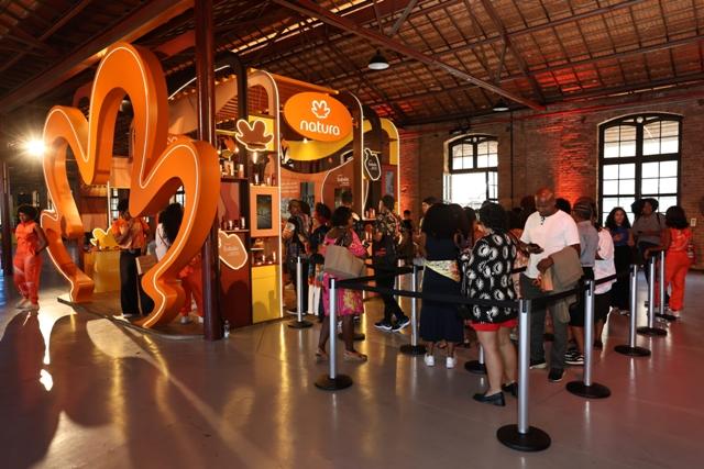 Natura celebra o Dia da Mulher Negra, Latina e Caribenha e reforça compromisso com a equidade racial no Festival Negritudes Globo em Salvador