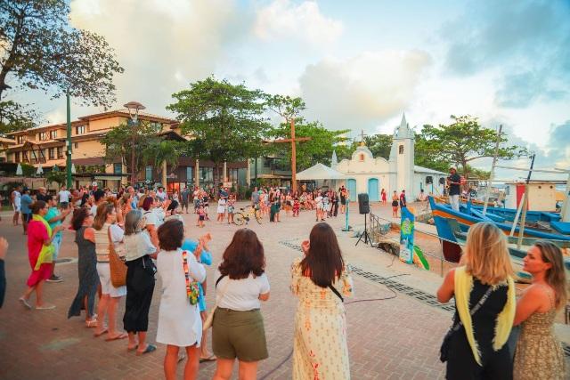 1ª Parada de Primavera leva flores e alegria à Praia do Forte com o incentivo do Colégio Villa Global Education