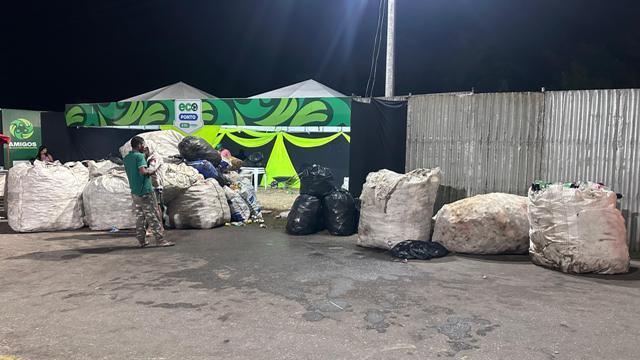 Durante os quatro dias de festa catadores de materiais recicláveis, mostrou que é possível unir cultura, geração de renda e cuidado com o meio ambiente
