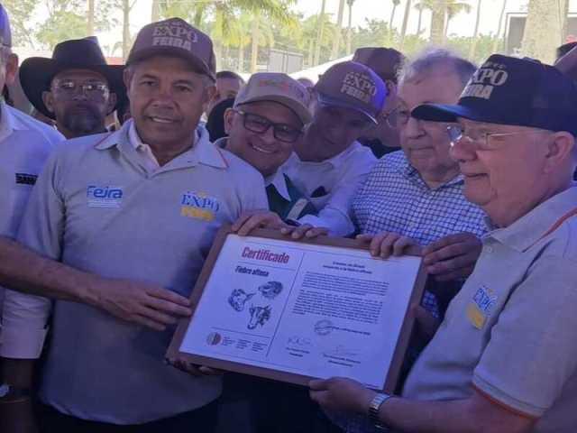Governador Jerônimo entrega certificado internacional de zona livre de febre aftosa em Feira de Santana