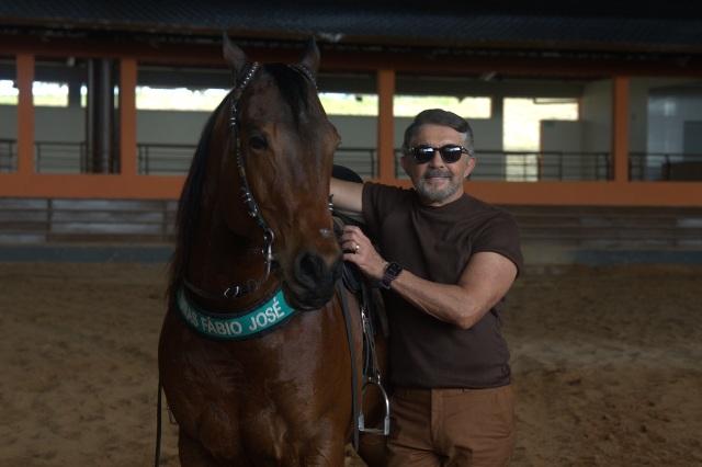 Adelmario Coelho lança EP Vaquejada e Cavalgada Ao Vivo Volume 1