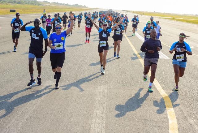 Corrida da Asa: pelo segundo ano, atletas correm na pista principal do Aeroporto de Salvador