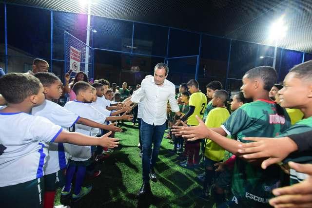 Salvador chega a 83 campos de grama sintética com inauguração de arena em Paripe