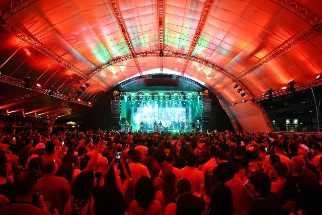 Seu Jorge faz história em Salvador com o Baile à La Baiana