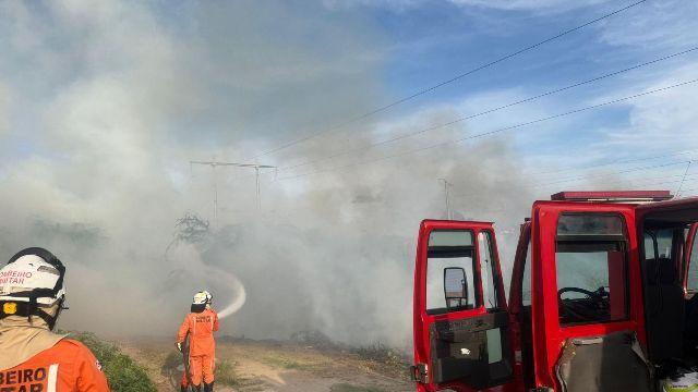 15º BBM atende ocorrência de incêndio em vegetação no Bairro Abel Barbosa em Paulo Afonso