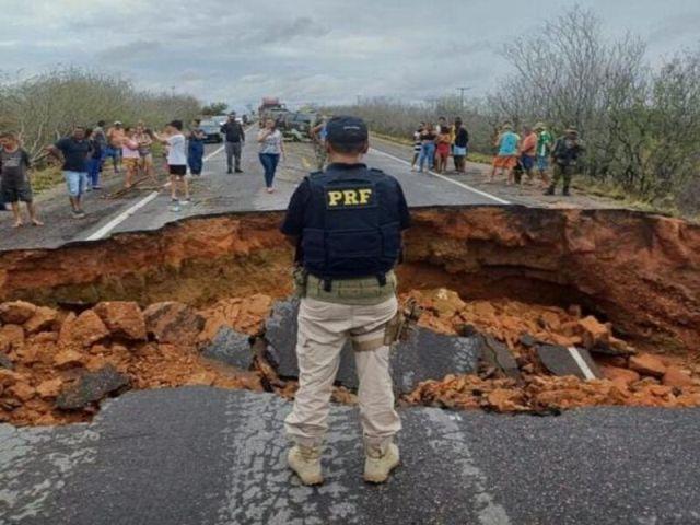 Dnit e Seinfra avançam na recuperação da BR 116 entre Araci e Tucano