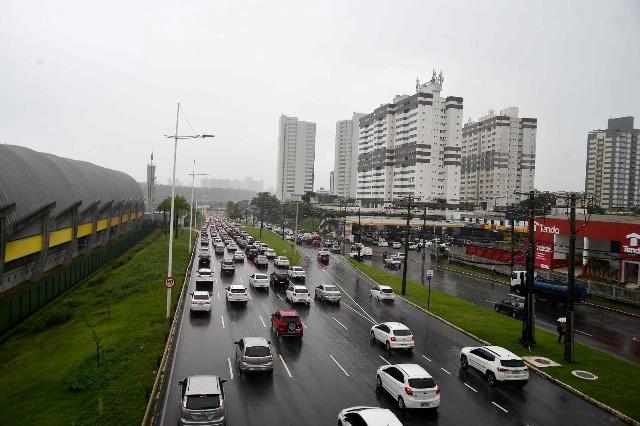 Frente fria em Salvador provoca acumulados de chuvas superiores ao esperado para todo o mês de novembro