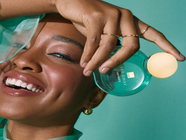 O clássico que encanta voltou: Avon relança Far Away Infinity