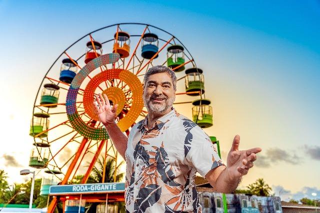 Zeca Camargo estrela campanha de Black Friday da Aviva