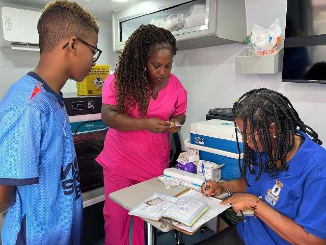 Estado reforça assistência à saúde e leva vacinação para a Micareta de Lauro de Freitas