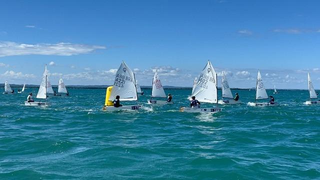 Itaparica sedia principal competição de vela de base do país, que movimenta o turismo náutico