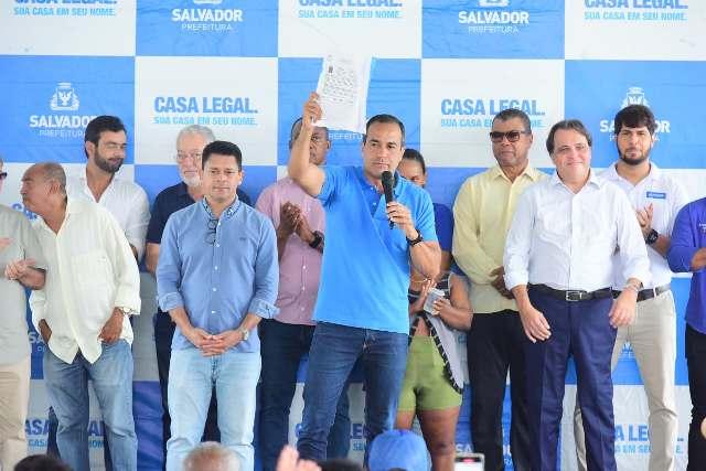 Prefeitura entrega quase 5 mil títulos de propriedade em Paripe pelo programa Casa Legal