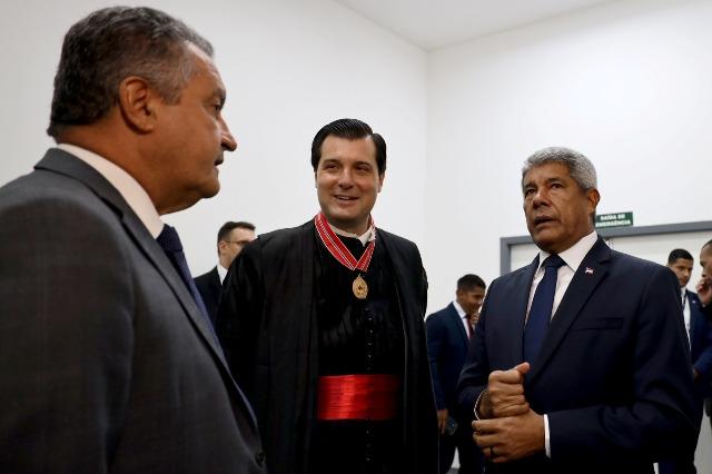 Governador prestigia posse do promotor Pedro Maia, reconduzido ao comando do MP baiano