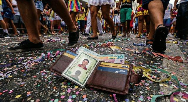 Perdeu os documentos no Carnaval? Saiba por que o registro policial é a sua única defesa contra crimes