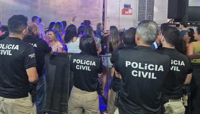 Policiais velados flagram suspeito de furto durante pré-carnaval de Juazeiro