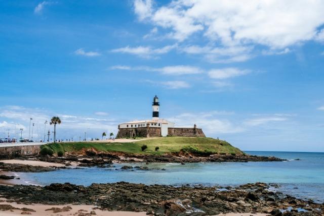 Verão e Carnaval ampliam renda com aluguel por temporada na Bahia e reforçam a importância do planejamento financeiro em 2026