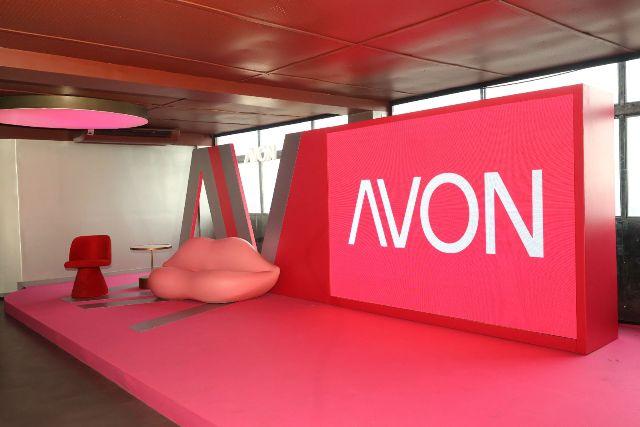 Em relançamento histórico em São Paulo, Avon inaugura DNA de 
