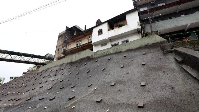 Governo da Bahia amplia prevenção a desastres naturais na capital com entrega de encosta