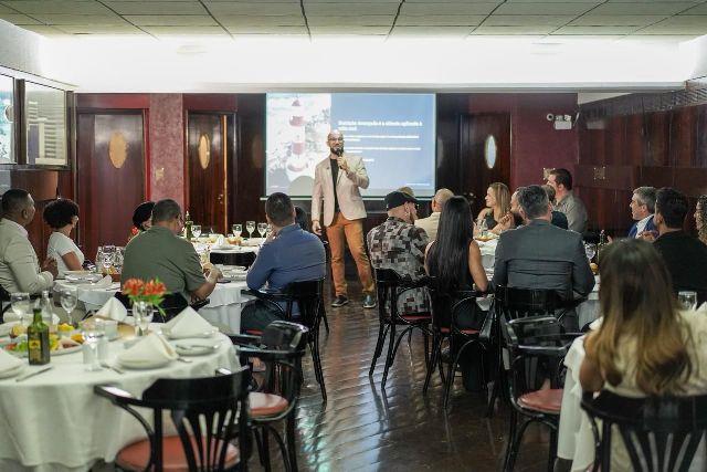 Nutricionista Cláudio Cunha lança protocolo “Nutrição Avançada” durante jantar de aniversário