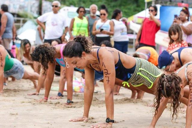 Em sua 3ª edição, Mar & Elas deve reunir mais de 150 mulheres na Praia da Preguiça neste domingo (26)