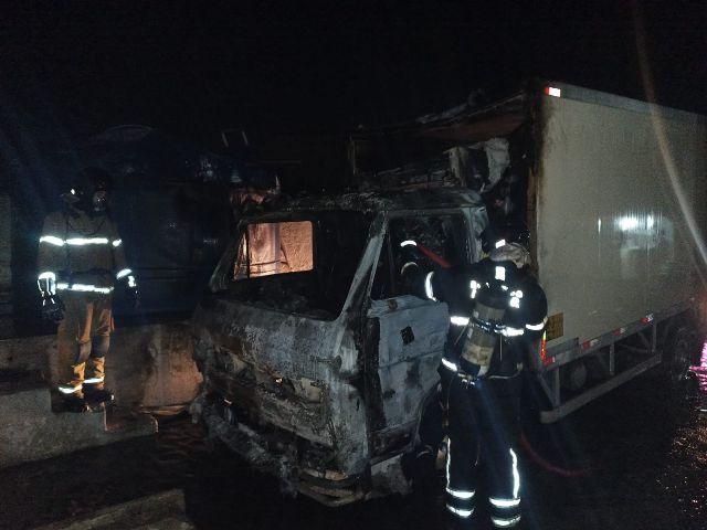 Incêndio em caminhão é controlado pelo Corpo de Bombeiros em Paulo Afonso