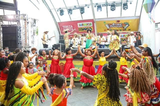 Arraiádunzinho celebra cultura afro-junina com samba junino e atividades para crianças no Pelourinho