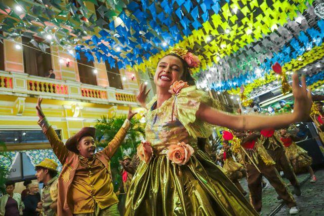 Abertura do Arraiá da Prefs reúne famílias, turistas e celebra a cultura nordestina no Centro Histórico