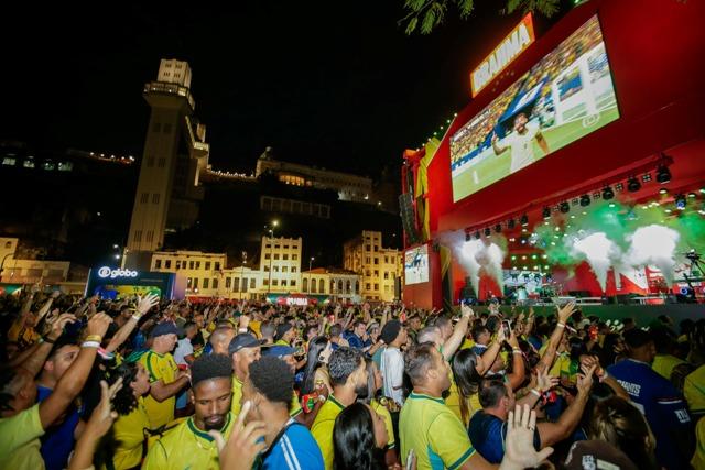 Mari Fernandez sobe ao palco da Arena Nº1 em dia de Brasil x Japão