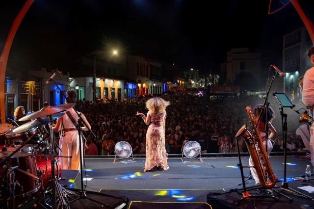 Festival de Lençóis encerra 27ª edição neste domingo com Larissa Luz e Cidade Negra