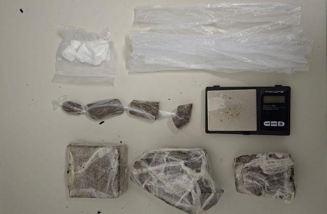 Polícia Militar apreende drogas e conduz suspeito à delegacia em Paulo Afonso