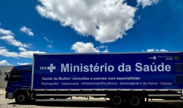 Representante do Ministério da Saúde visita carreta de saúde da mulher em Paulo Afonso (BA)