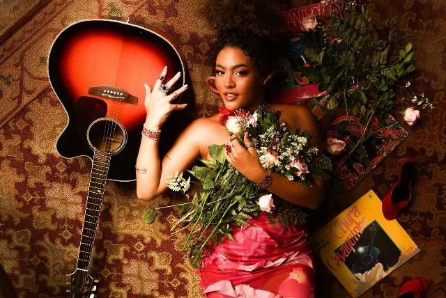 Sofia Pitta lança primeiro álbum da carreira, “Pureza Selvagem”