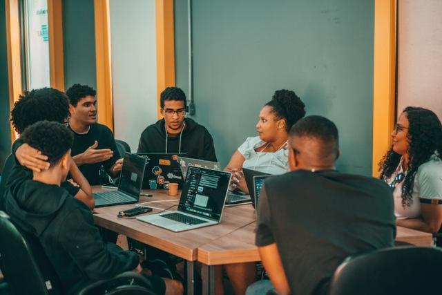 Jovens baianos buscam patrocínio para representar o Brasil em competição internacional de inovação na França