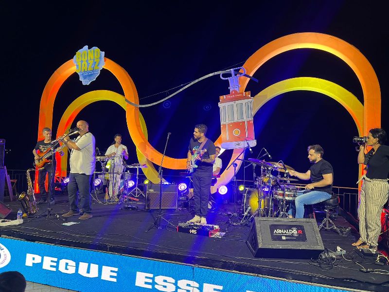 BONDJAZZPOS06