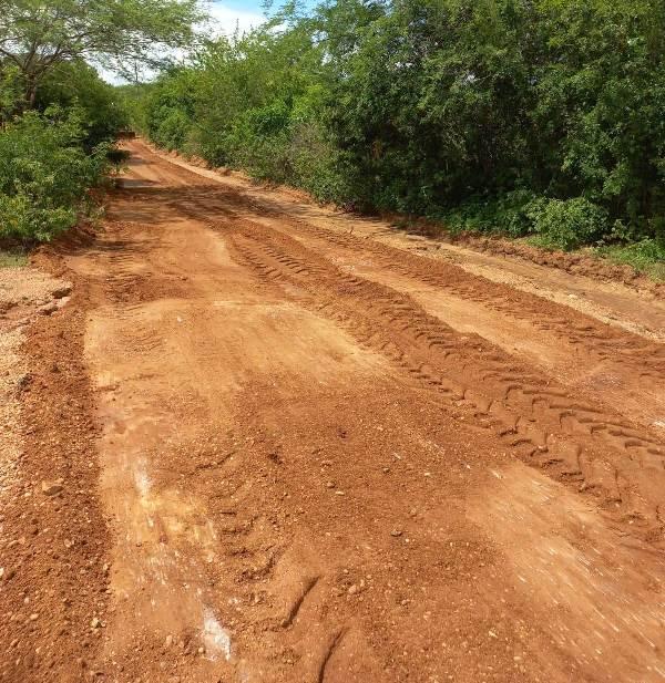 prefeitura-recupera-estradas-da-area-rural-que-foram-danificadas-com-as-chuvas-gb-10212-9bc95